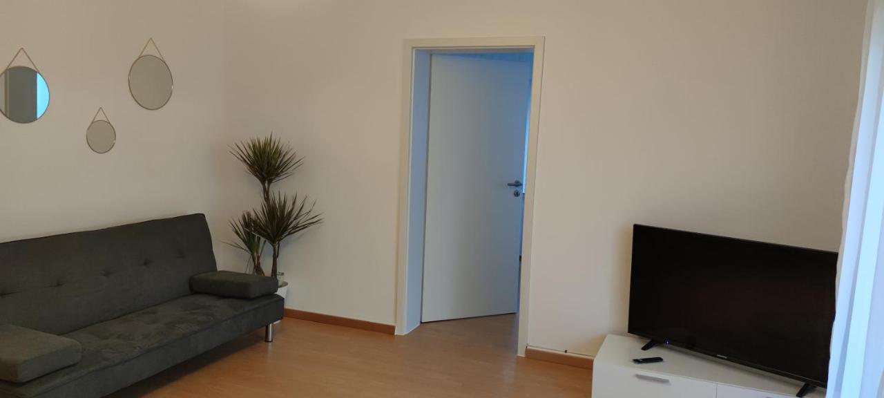 Schoene Und Optimal Gelegene Wohnung Og Weisskirchen Exterior photo