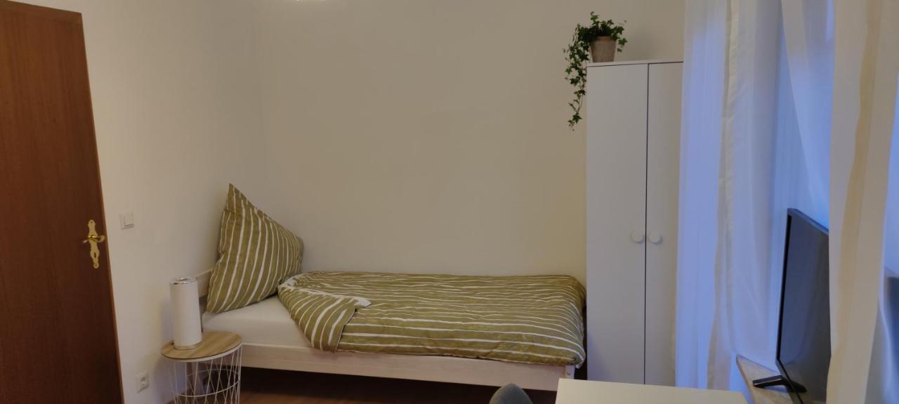 Schoene Und Optimal Gelegene Wohnung Og Weisskirchen Exterior photo